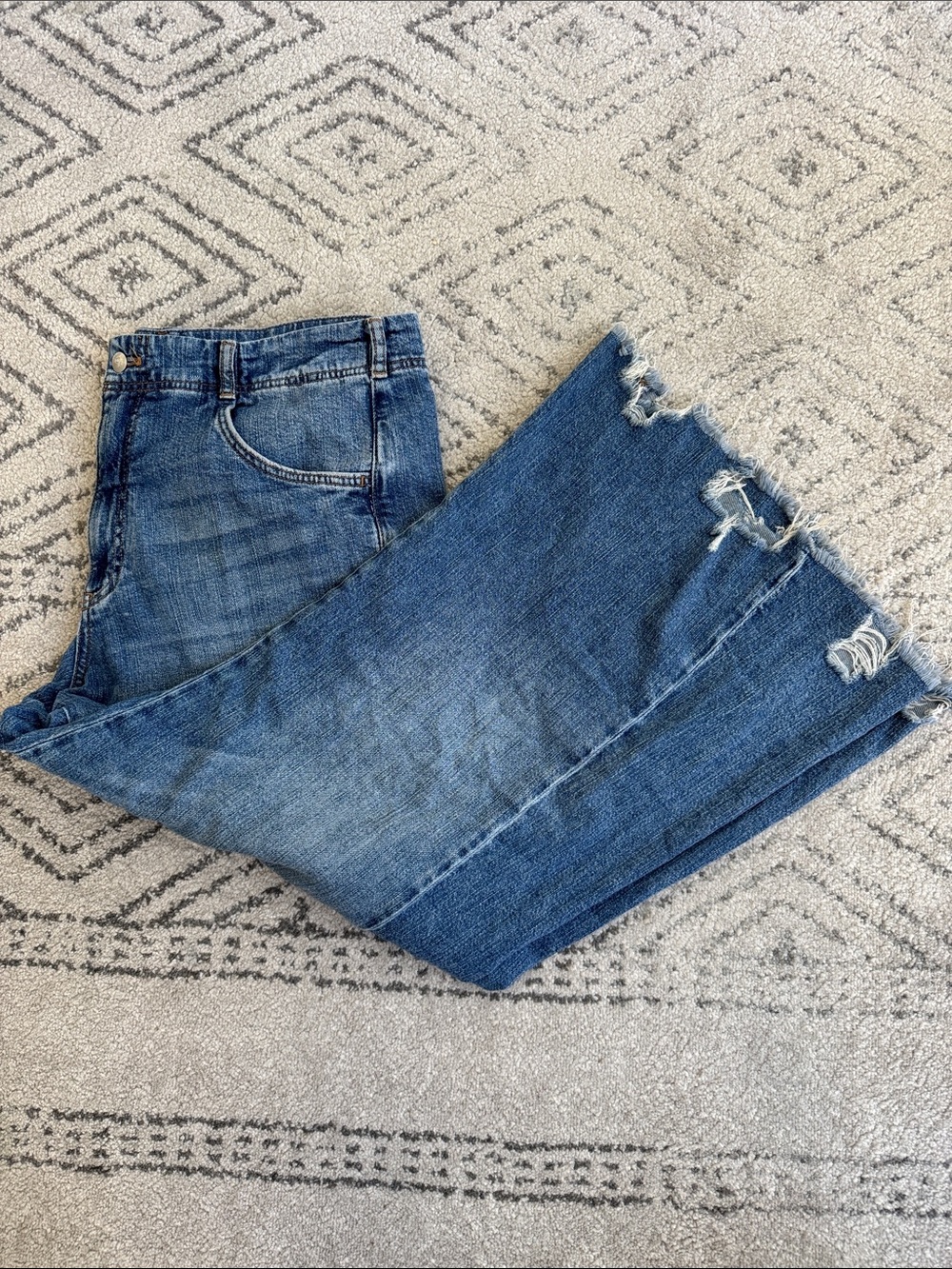 Pilcro Women's Adi Regenerative Cotton Mid-Rise Flare Jeans Size 32P Petite 36” - Picture 8 of 9